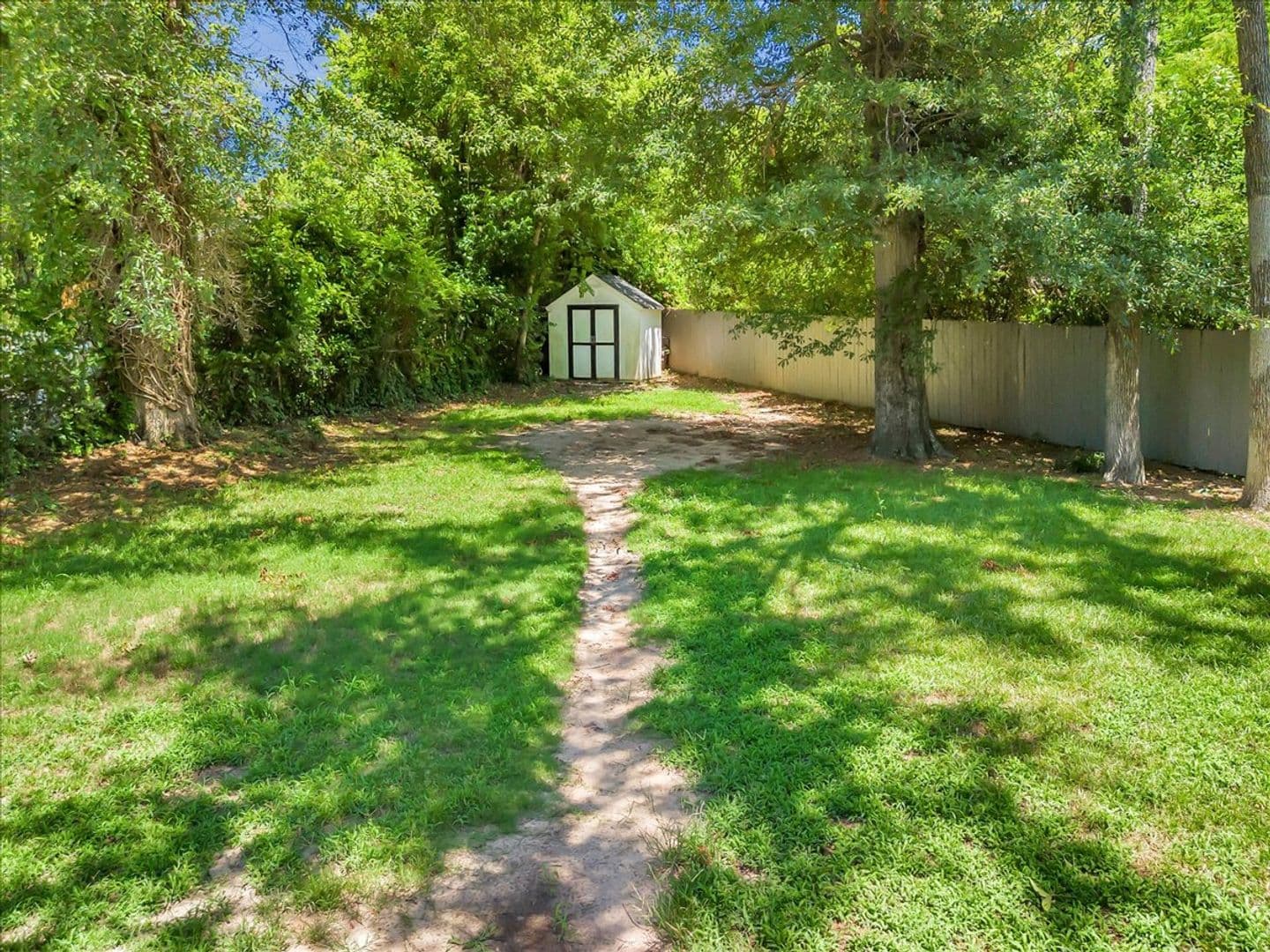 Macon House: 3551 Overlook Ave