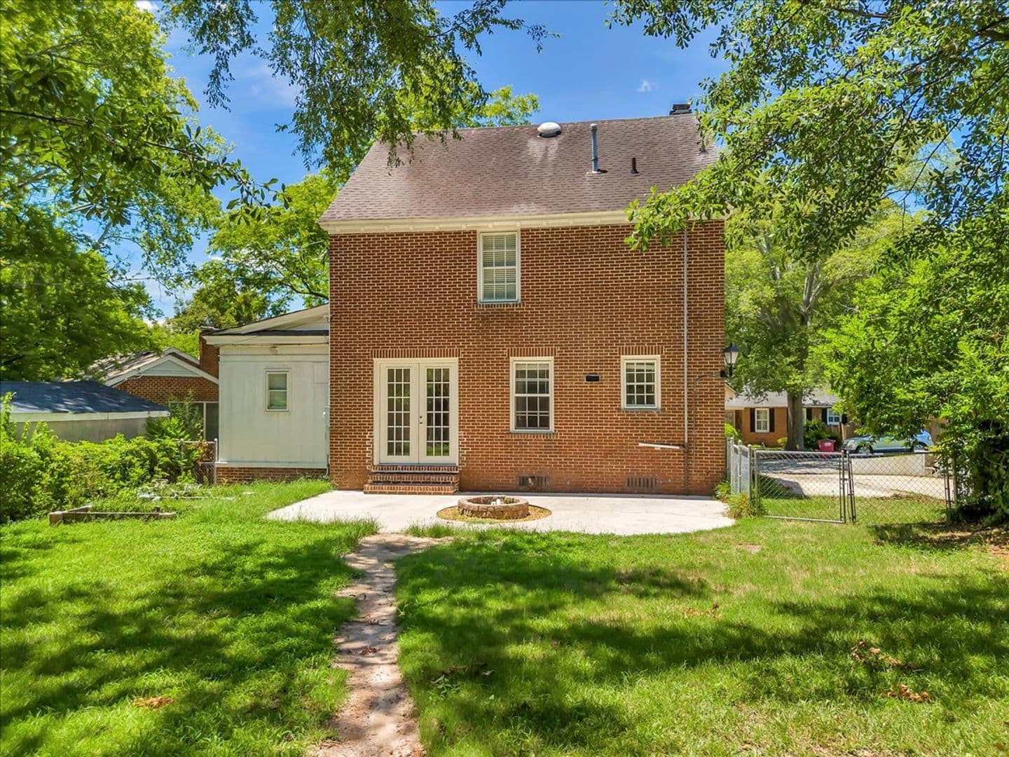 Macon House: 3551 Overlook Ave