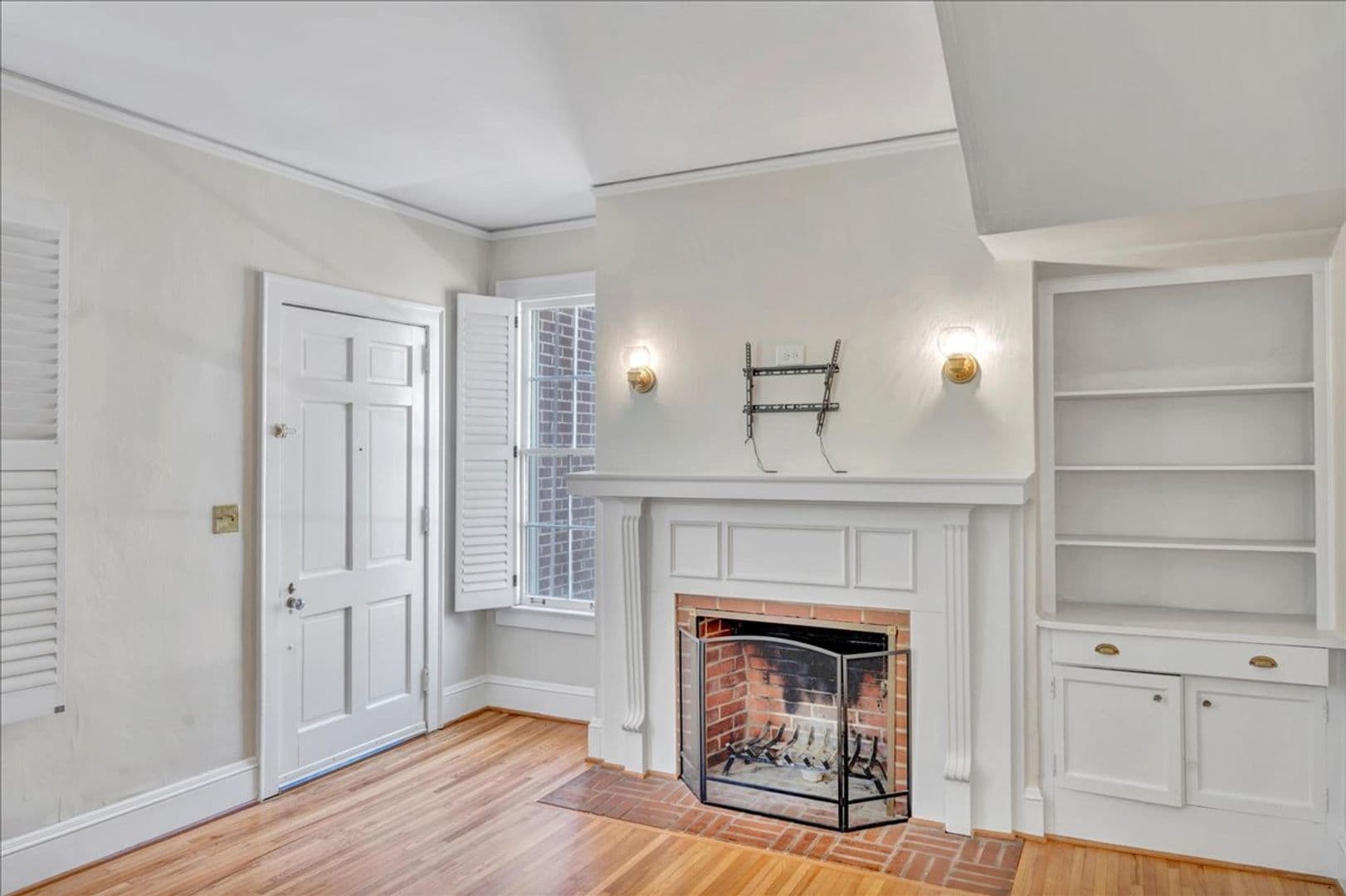 Macon House: 3551 Overlook Ave