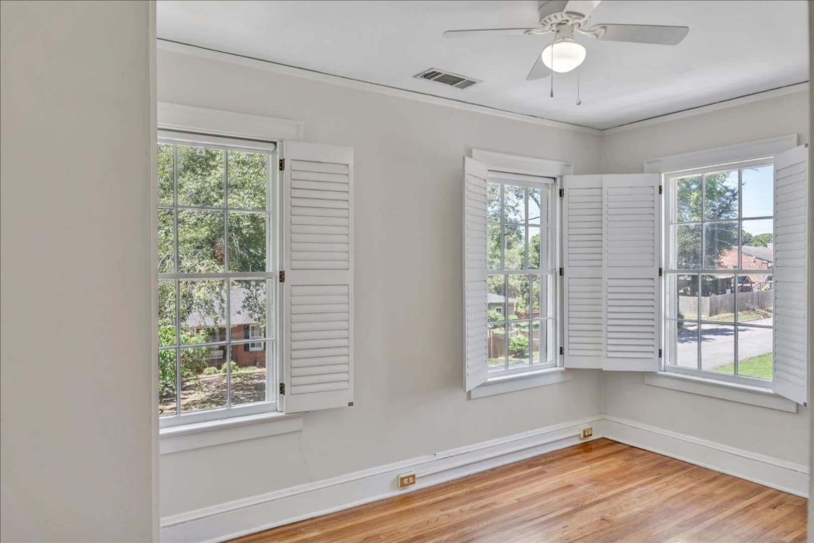 Macon House: 3551 Overlook Ave