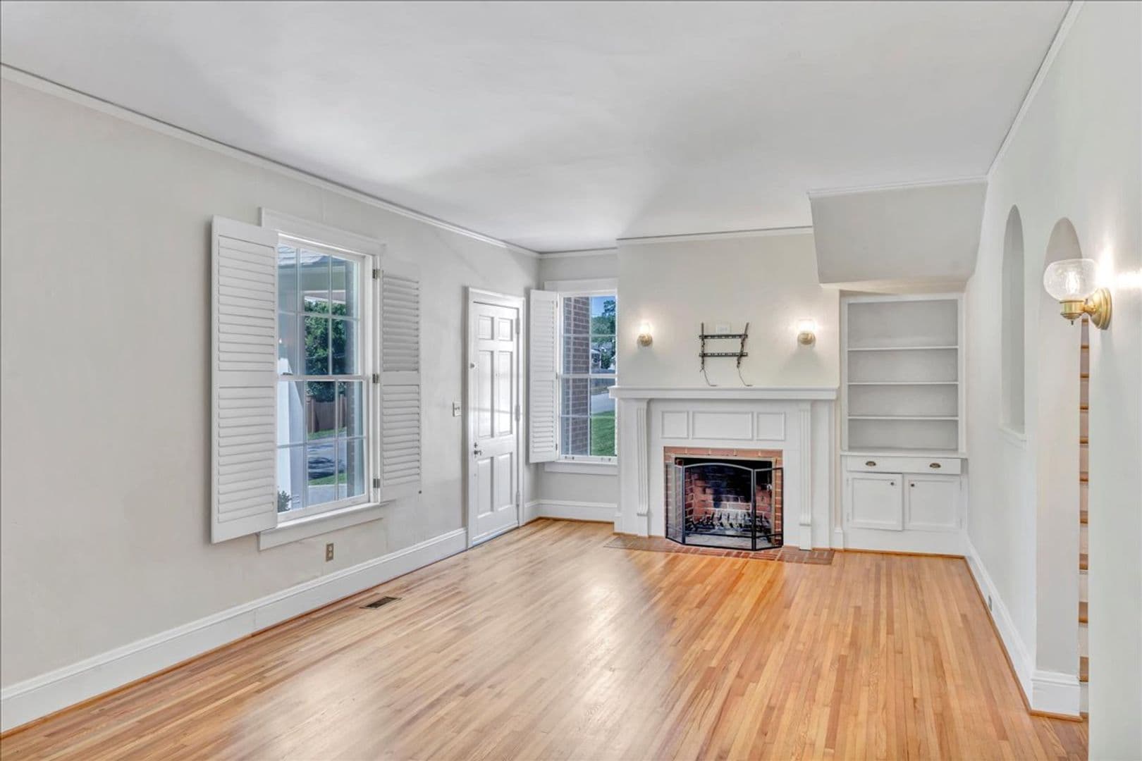 Macon House: 3551 Overlook Ave
