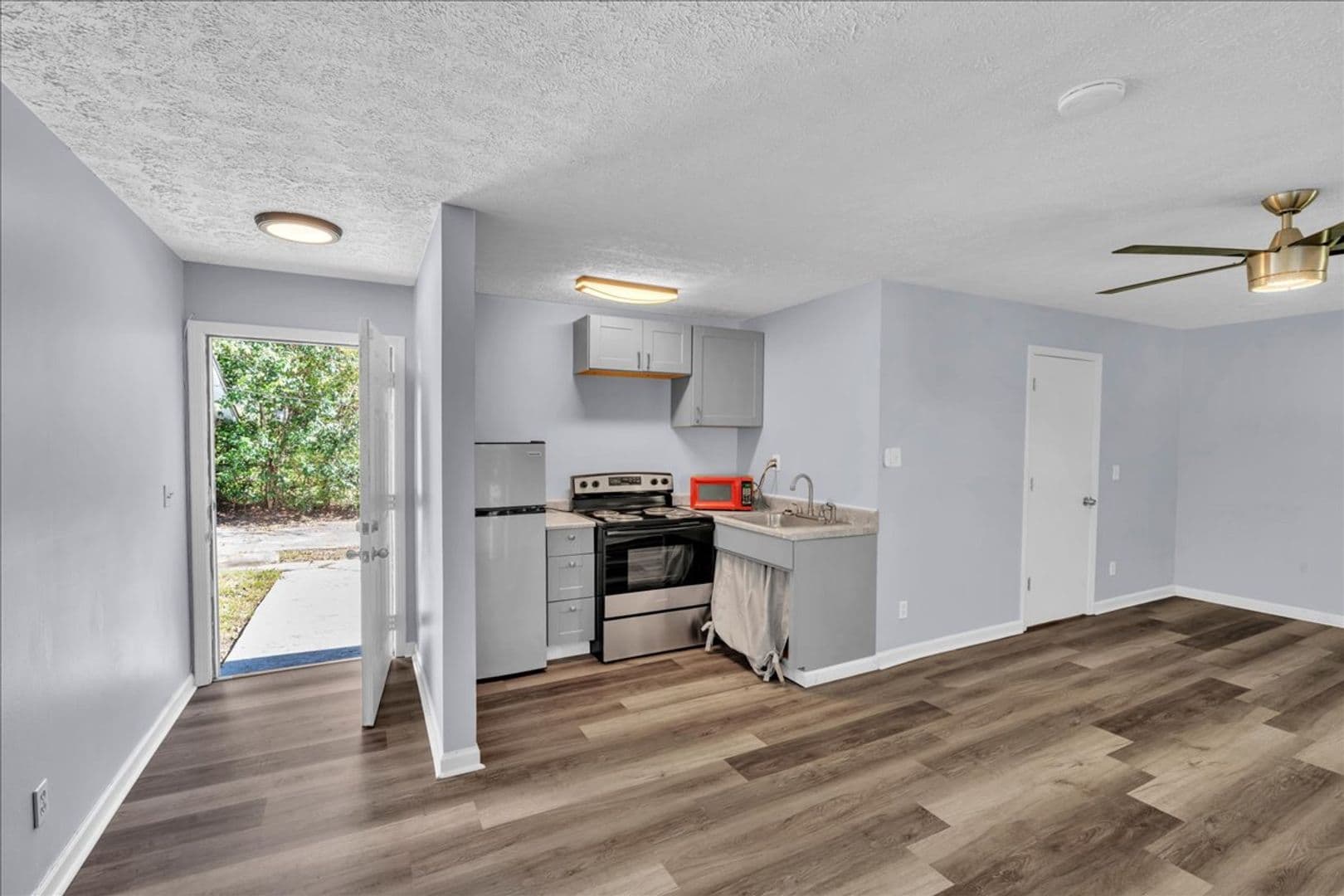 Macon House: 1153 Auburn Dr. Unit B