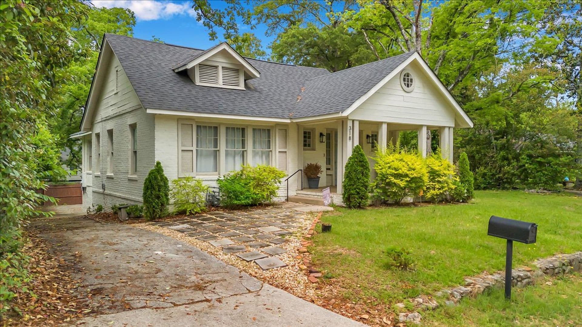 Macon House: 318 Corbin Ave