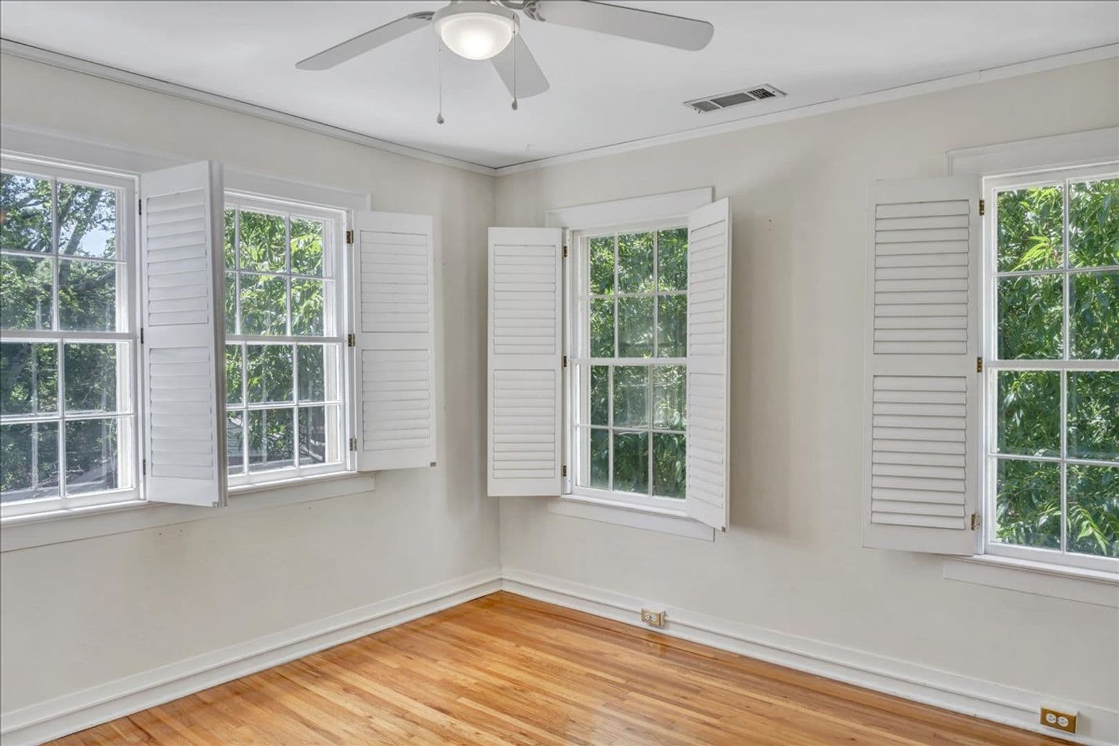 Macon House: 3551 Overlook Ave