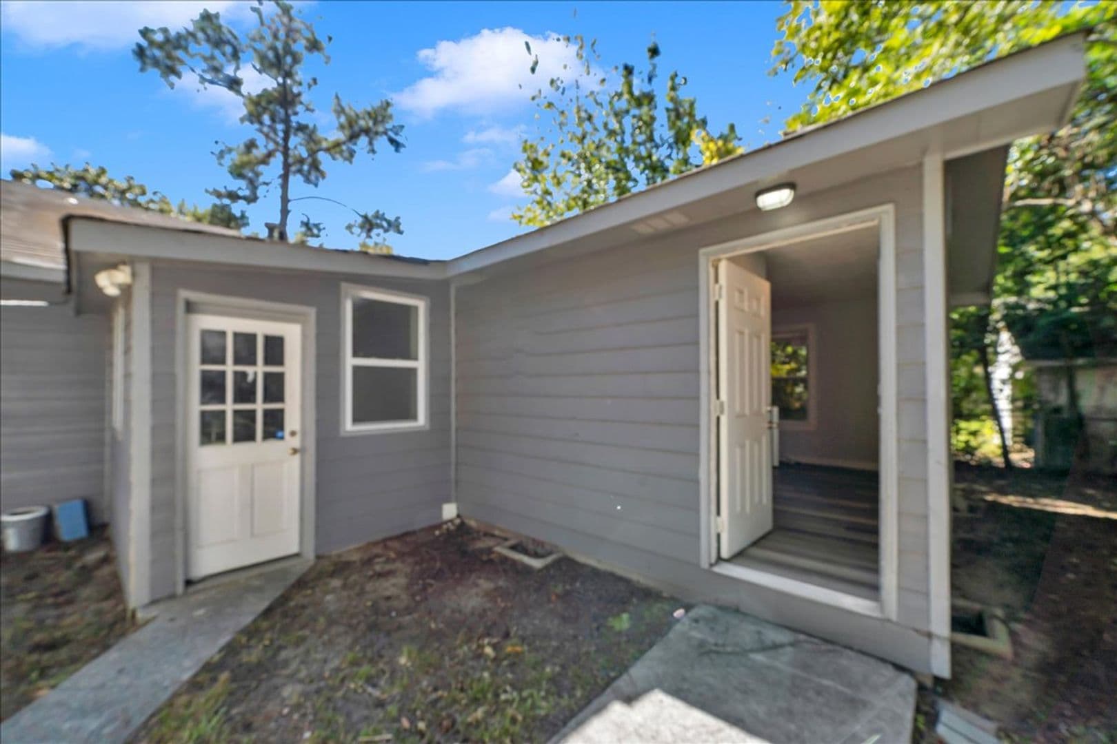 Macon House: 1153 Auburn Dr. Unit B
