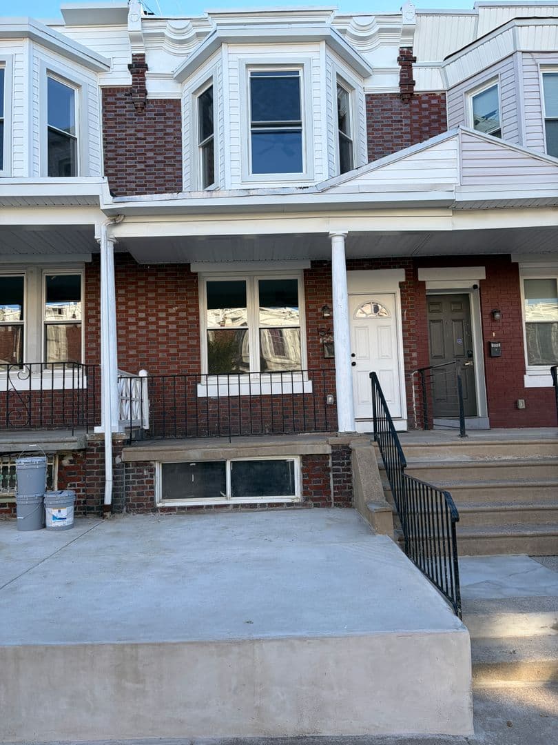 Philadelphia House: 1549 N Frazier St
