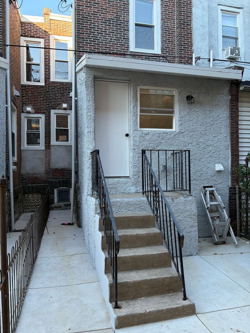 Philadelphia House: 1549 N Frazier St