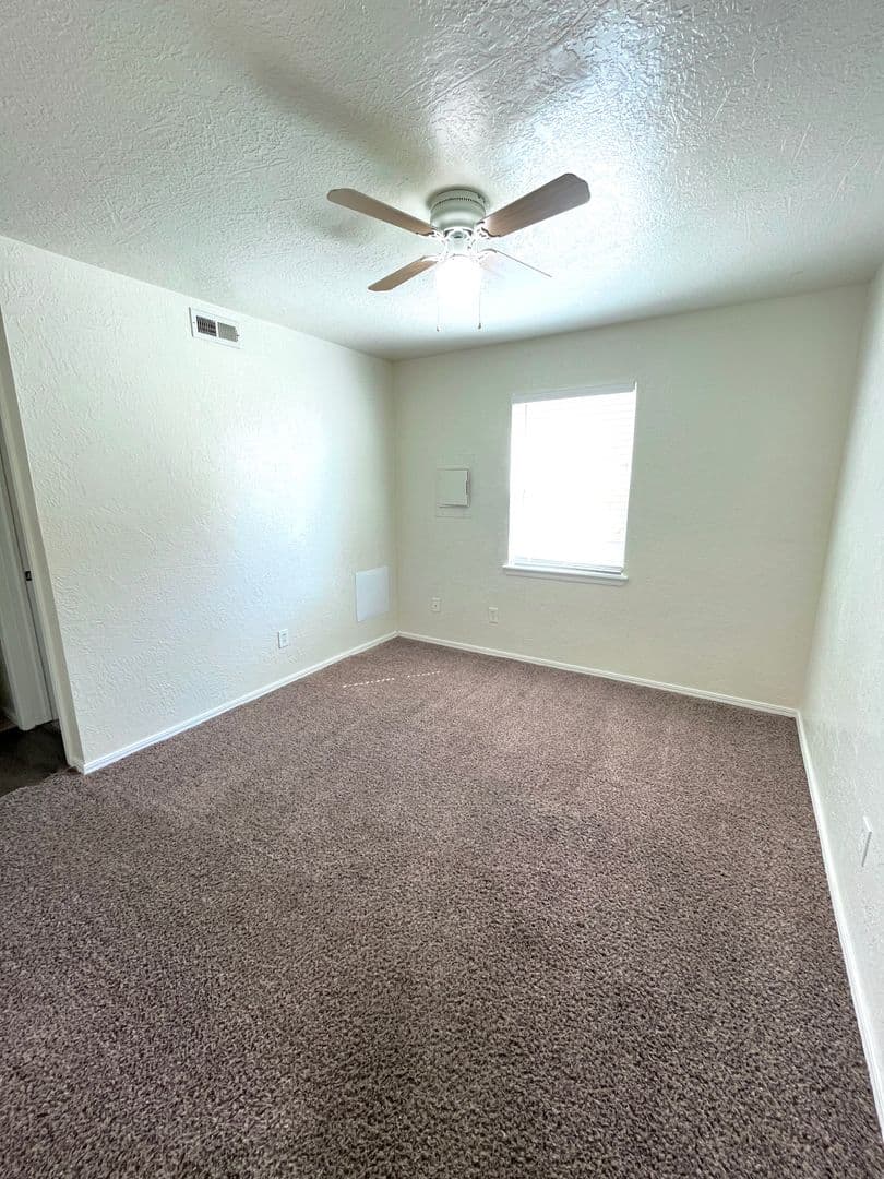 Norman Apartment: 1901 E Lindsey