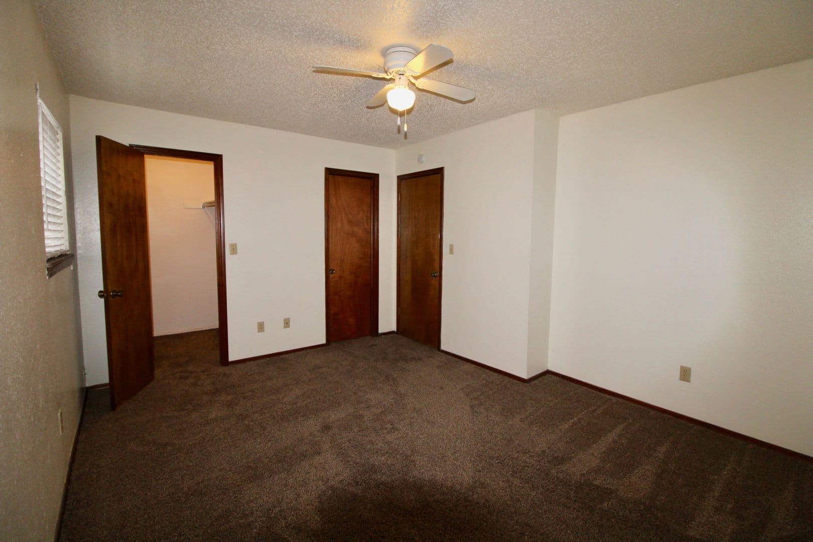 Noble Apartment: 900-902 Acacia Circle