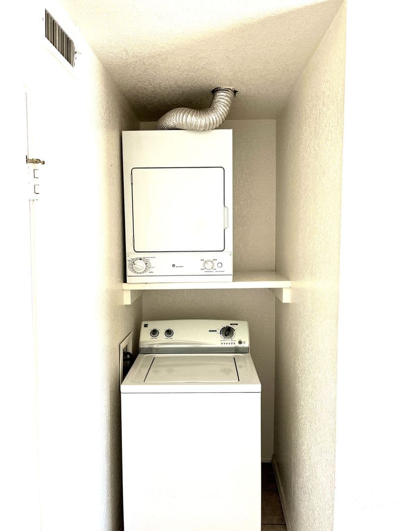 Norman Apartment: 1901 E Lindsey