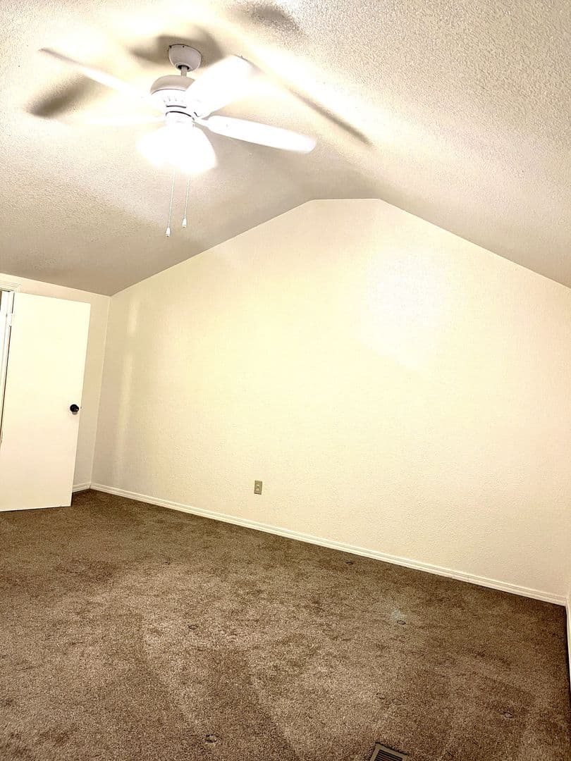 Norman Apartment: 1901 E Lindsey