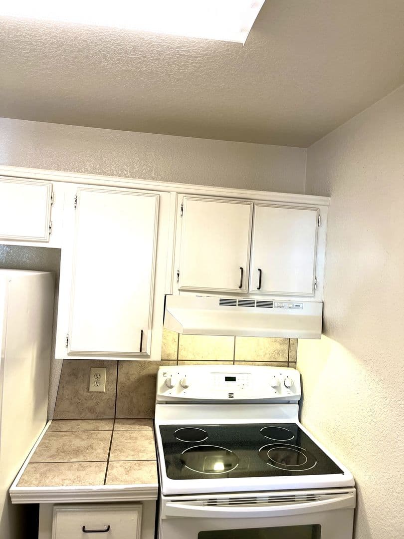 Norman Apartment: 1901 E Lindsey