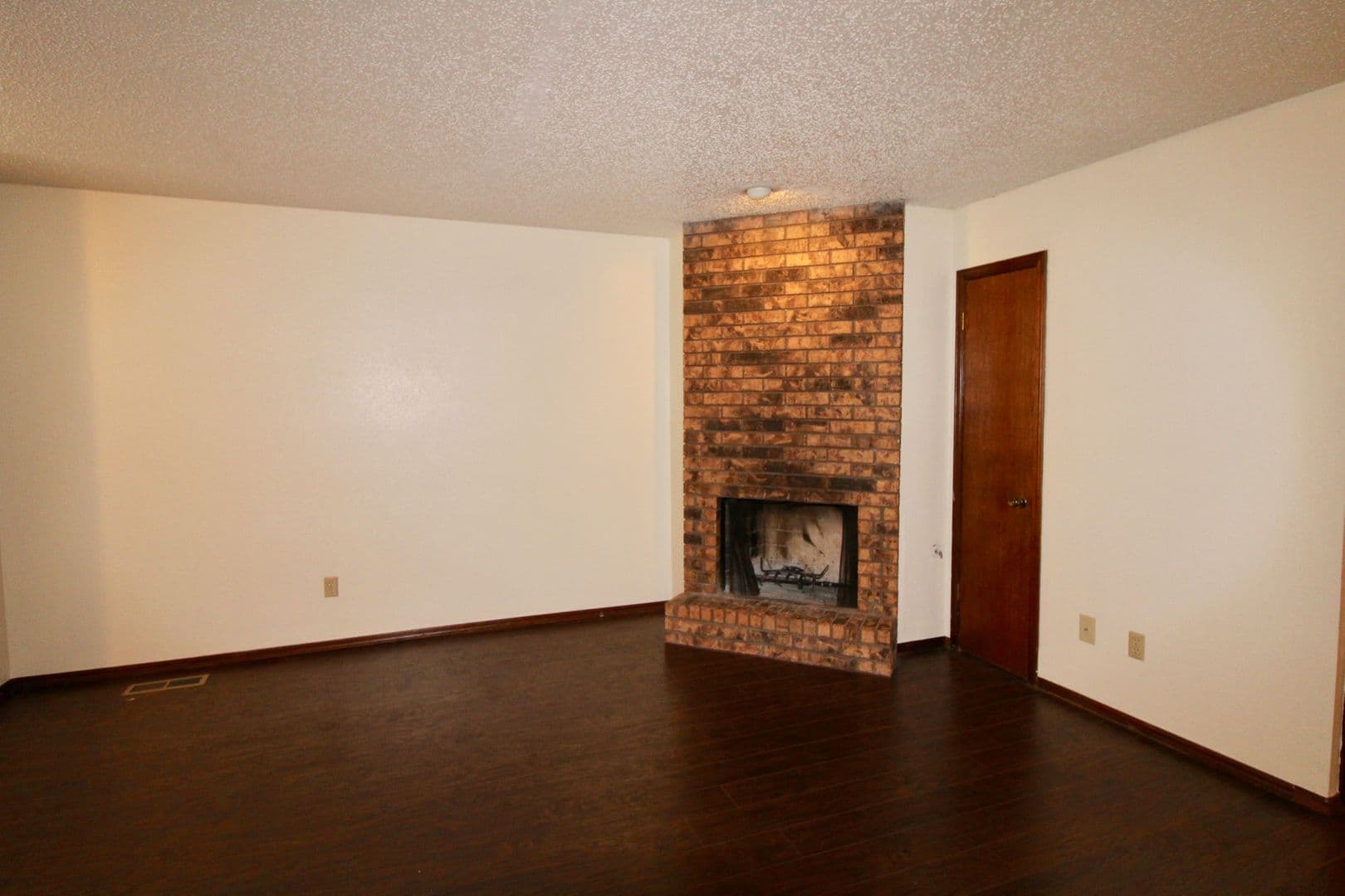 Noble Apartment: 900-902 Acacia Circle