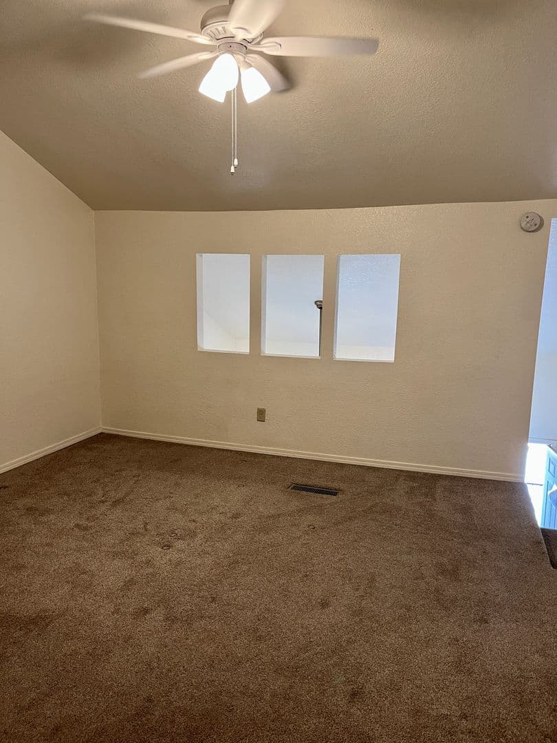 Norman Apartment: 1901 E Lindsey