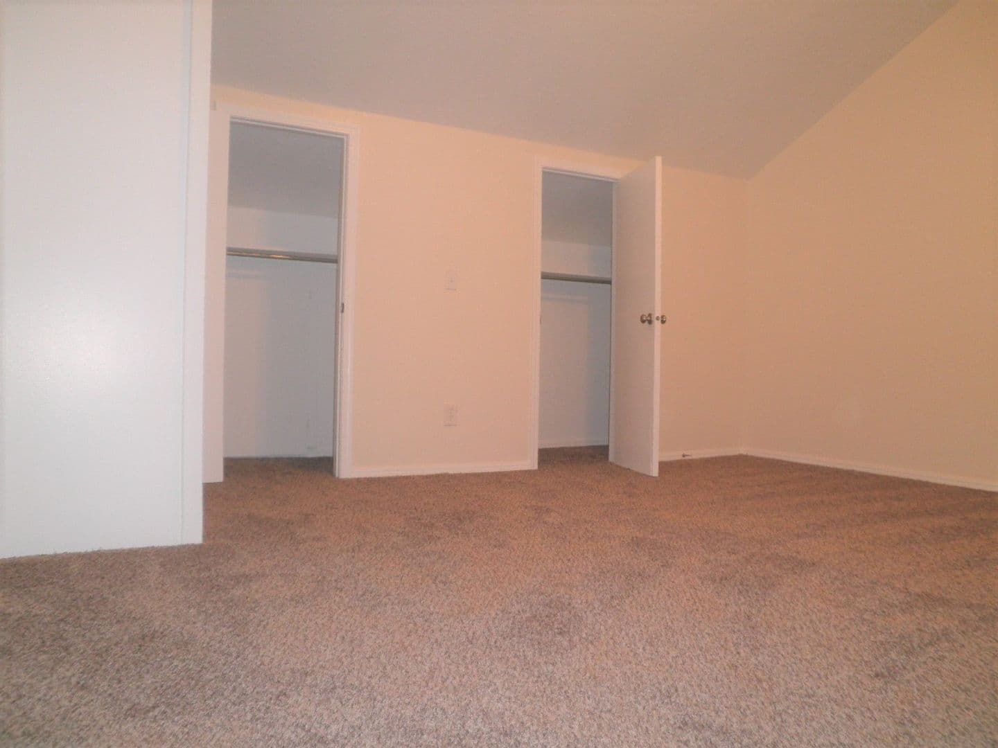 Norman Apartment: 1901 E Lindsey