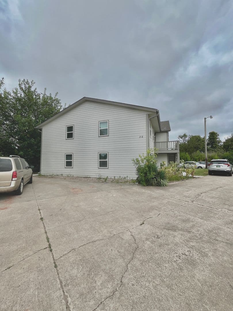 Norman Apartment: 312 Falcon Ct
