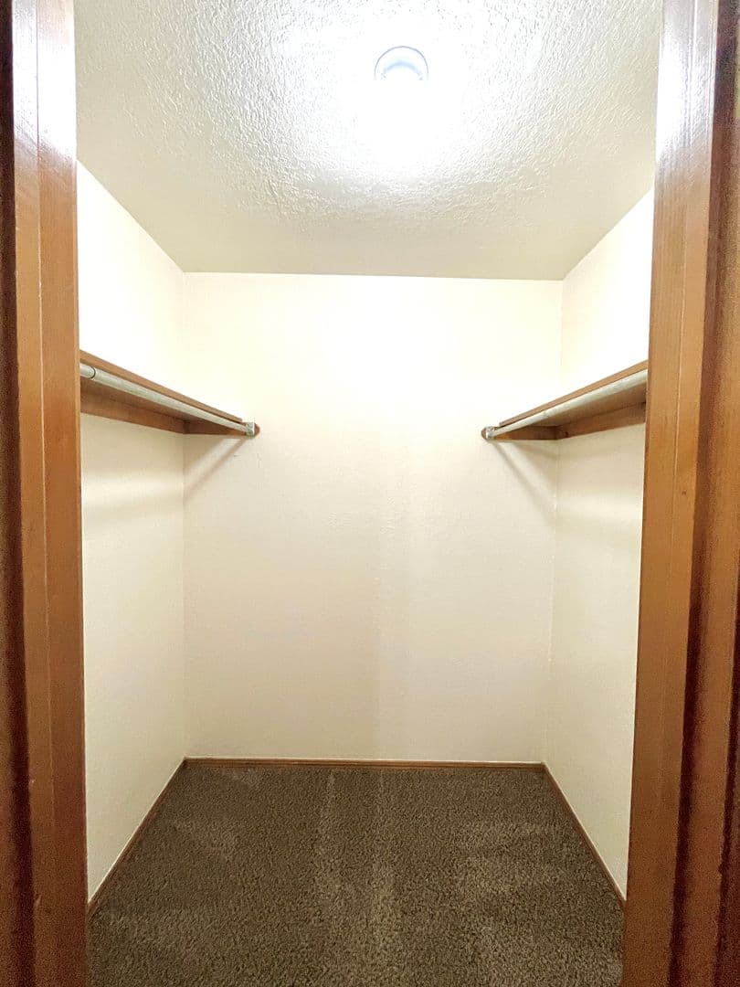 Norman Apartment: 1901 E Lindsey