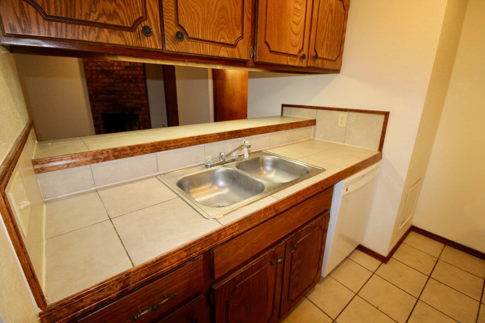 Noble Apartment: 900-902 Acacia Circle