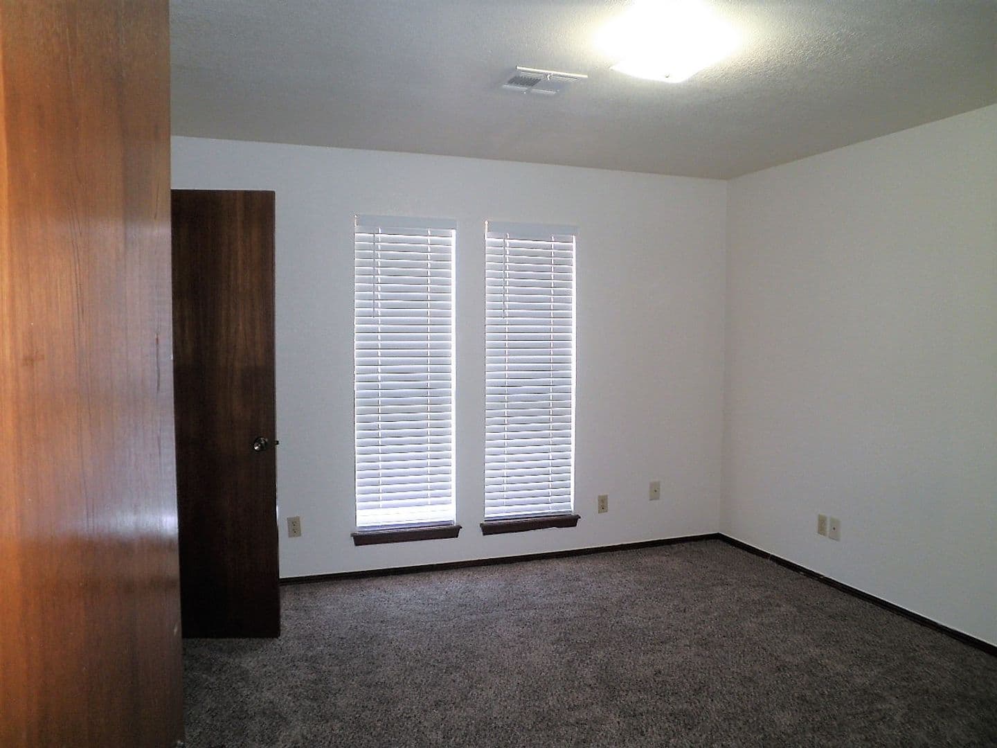 Norman Apartment: 1901 E Lindsey