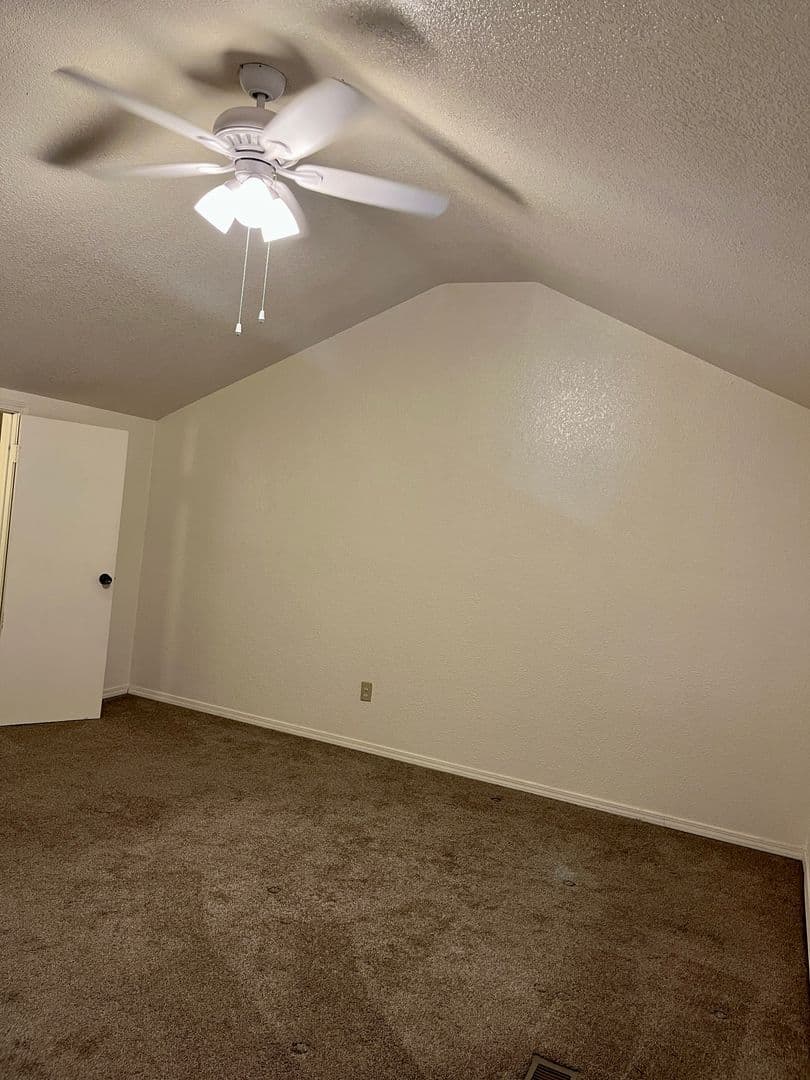 Norman Apartment: 1901 E Lindsey