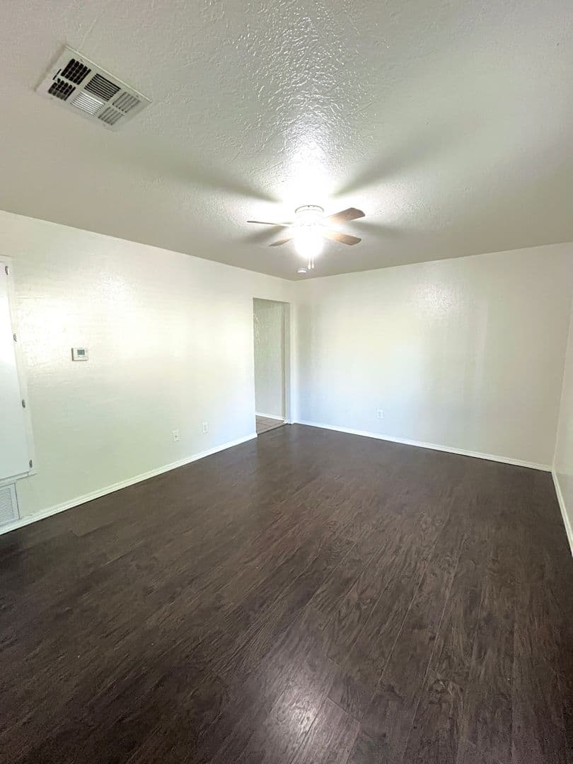 Norman Apartment: 1901 E Lindsey
