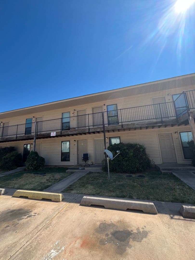 Norman Apartment: 1901 E Lindsey