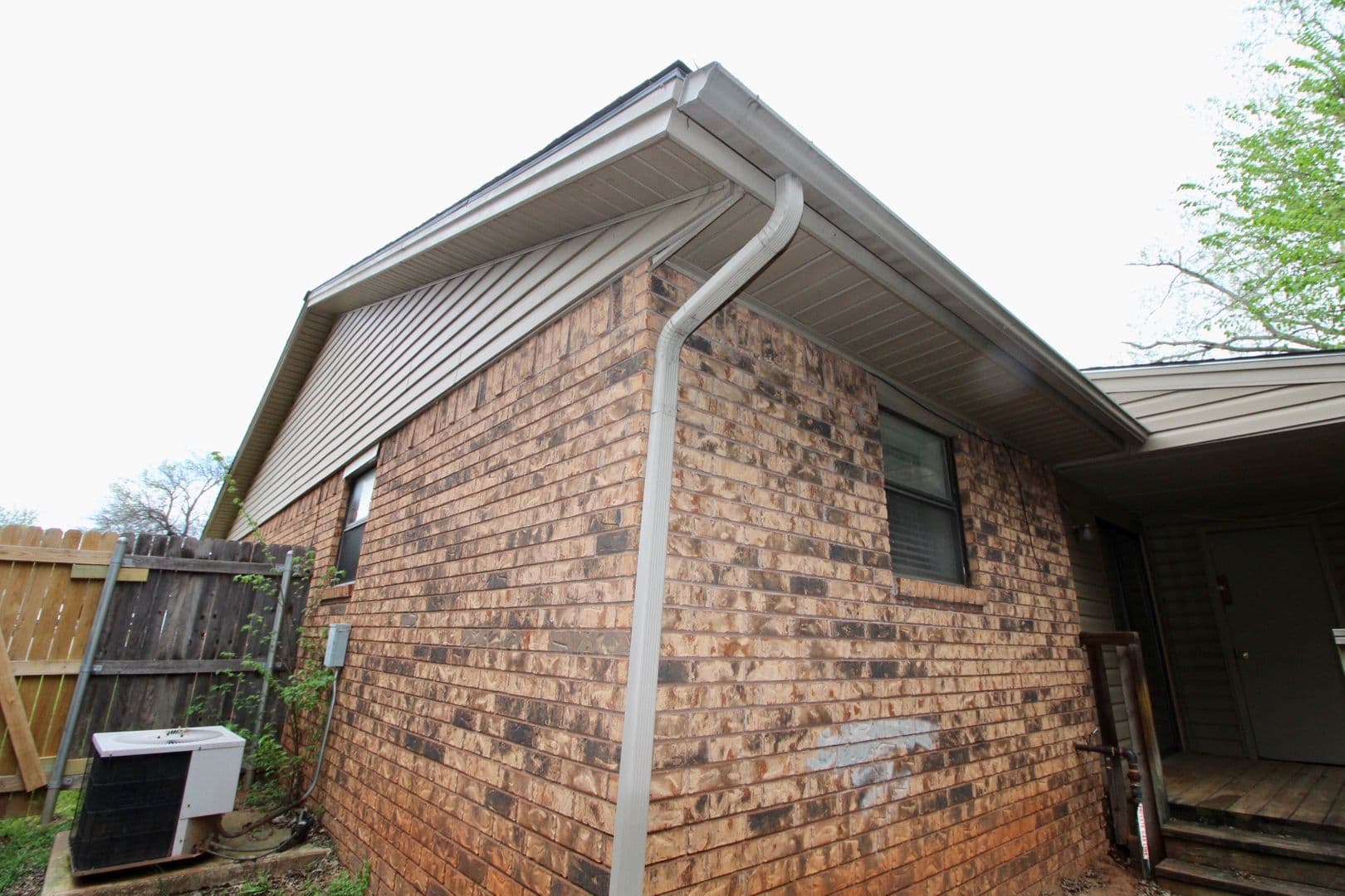 Noble Apartment: 900-902 Acacia Circle