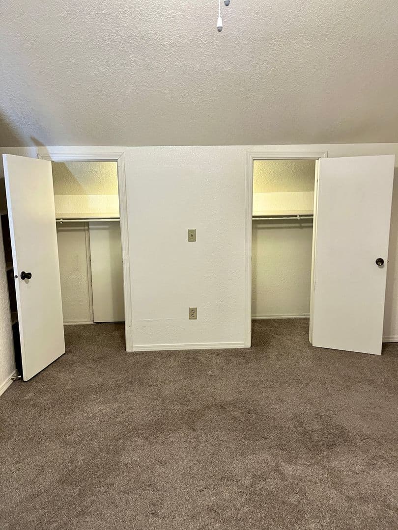 Norman Apartment: 1901 E Lindsey
