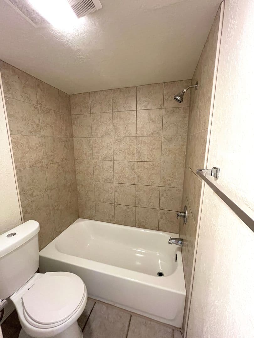 Norman Apartment: 1901 E Lindsey