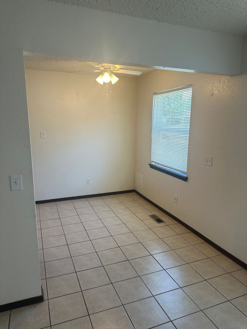 Norman Apartment: 1816 Wren