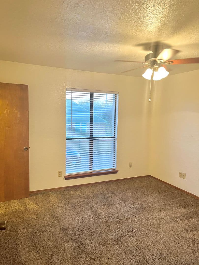 Norman Apartment: 1901 E Lindsey