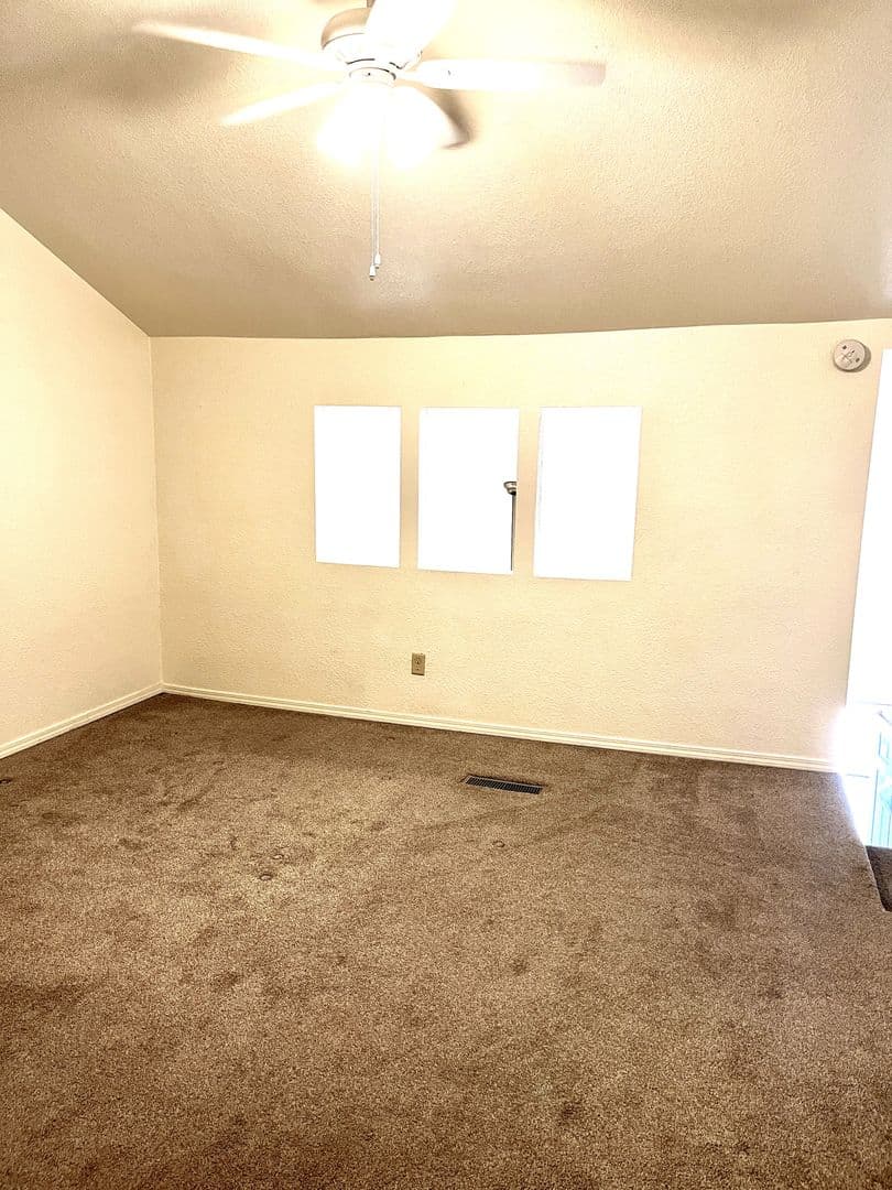 Norman Apartment: 1901 E Lindsey
