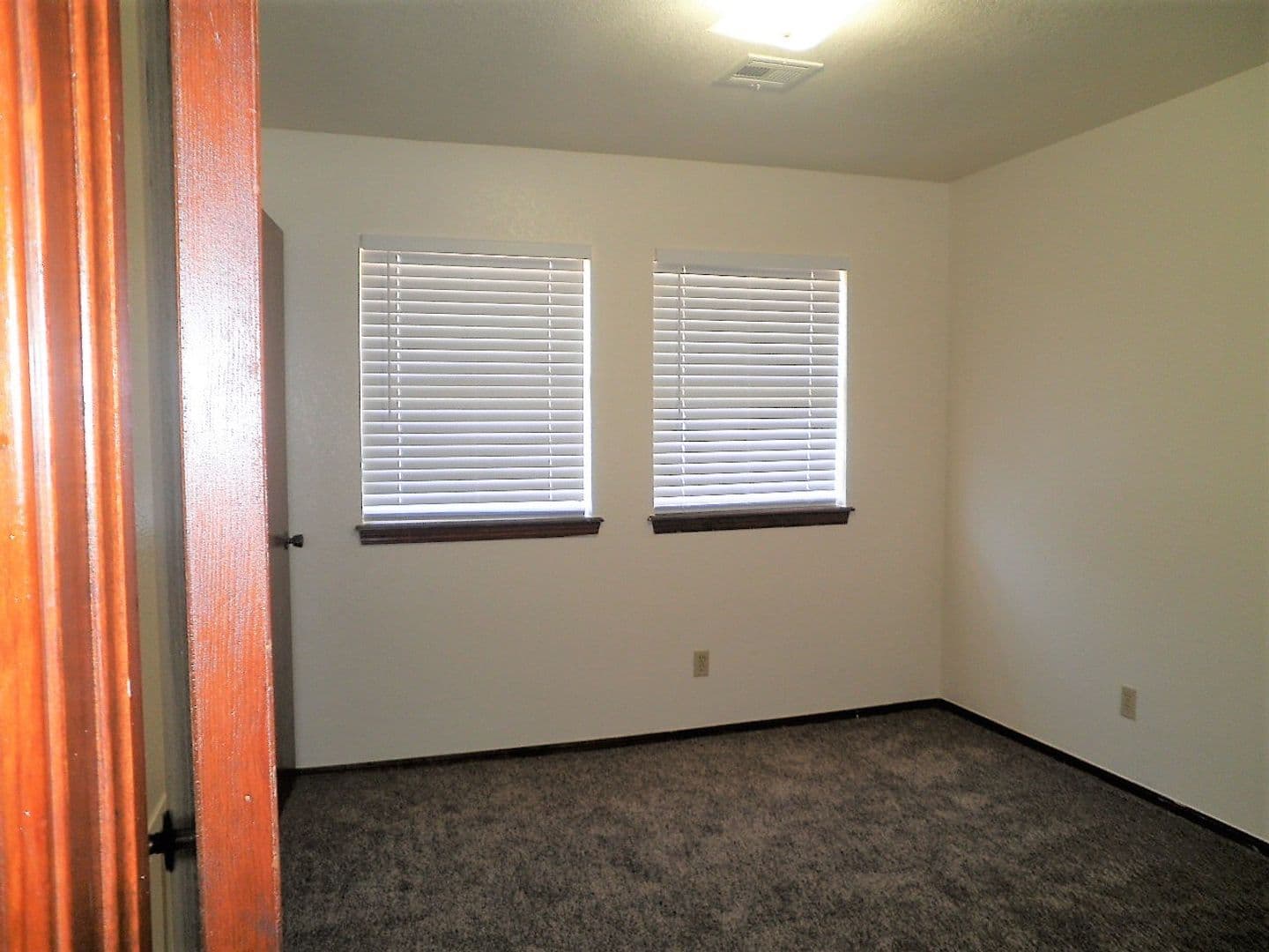 Norman Apartment: 1901 E Lindsey