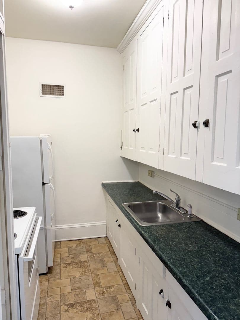 LANCASTER Apartment: 430 E KING ST