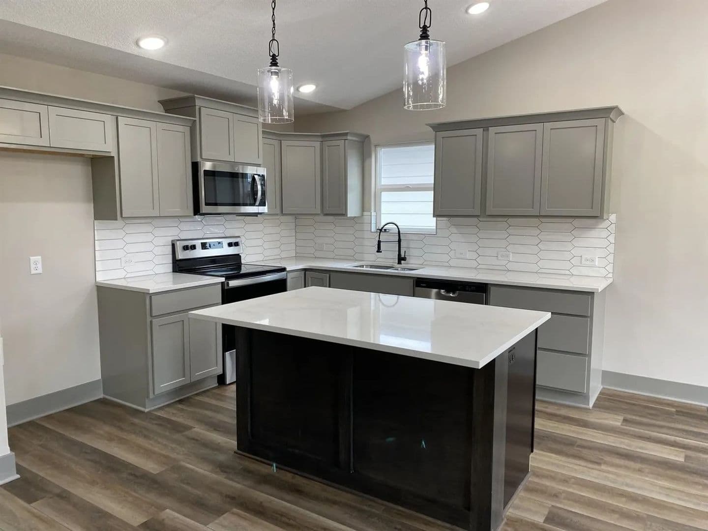 BEL AIRE House: 8585 E CHRIS