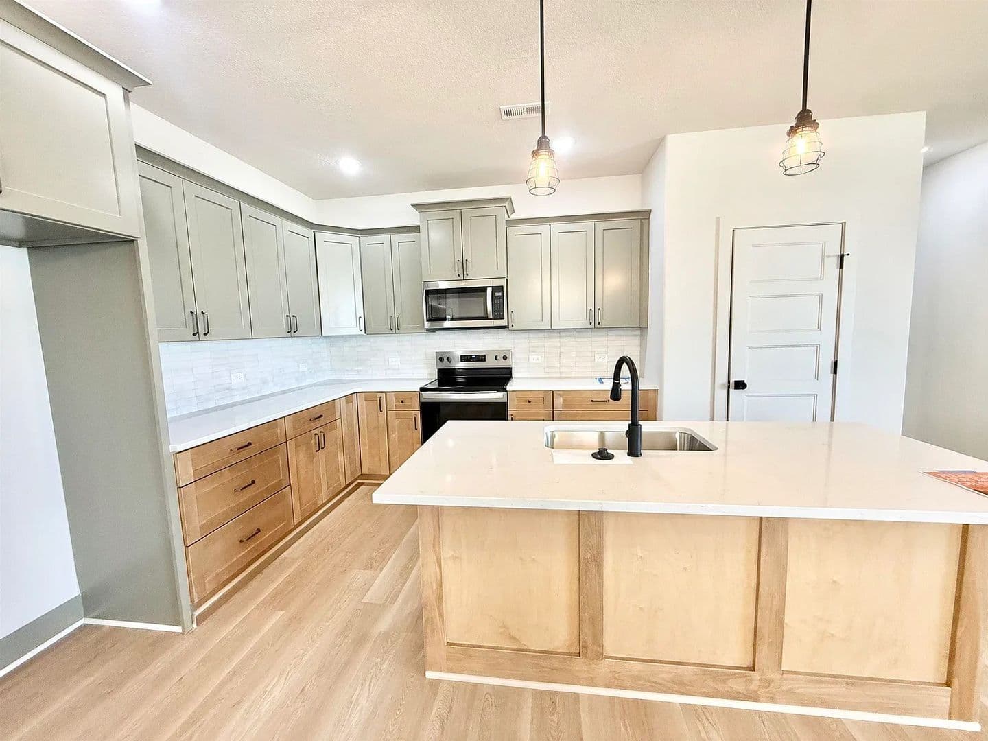 BEL AIRE House: 5408 N TOBEN CT