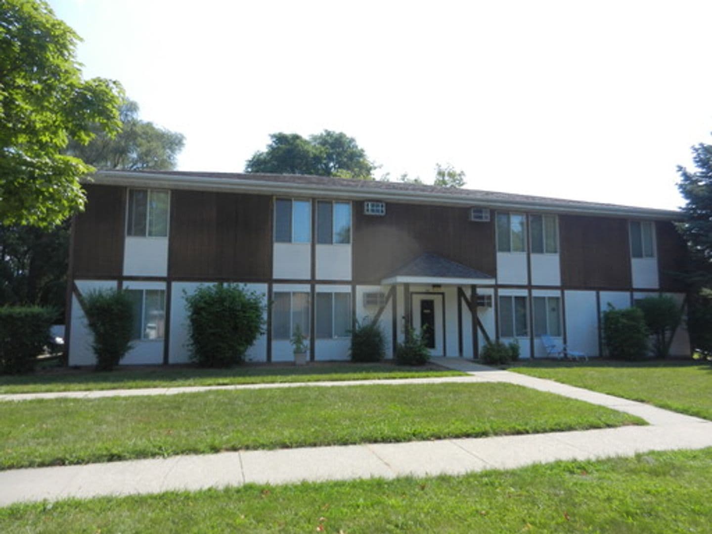 Janesville Apartment: 20 N. Palm Street