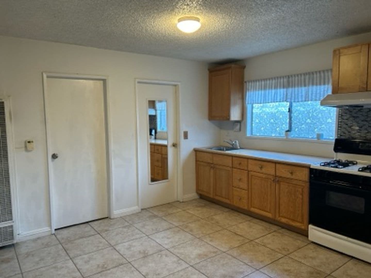 Rosemead House: 9716 Olney St