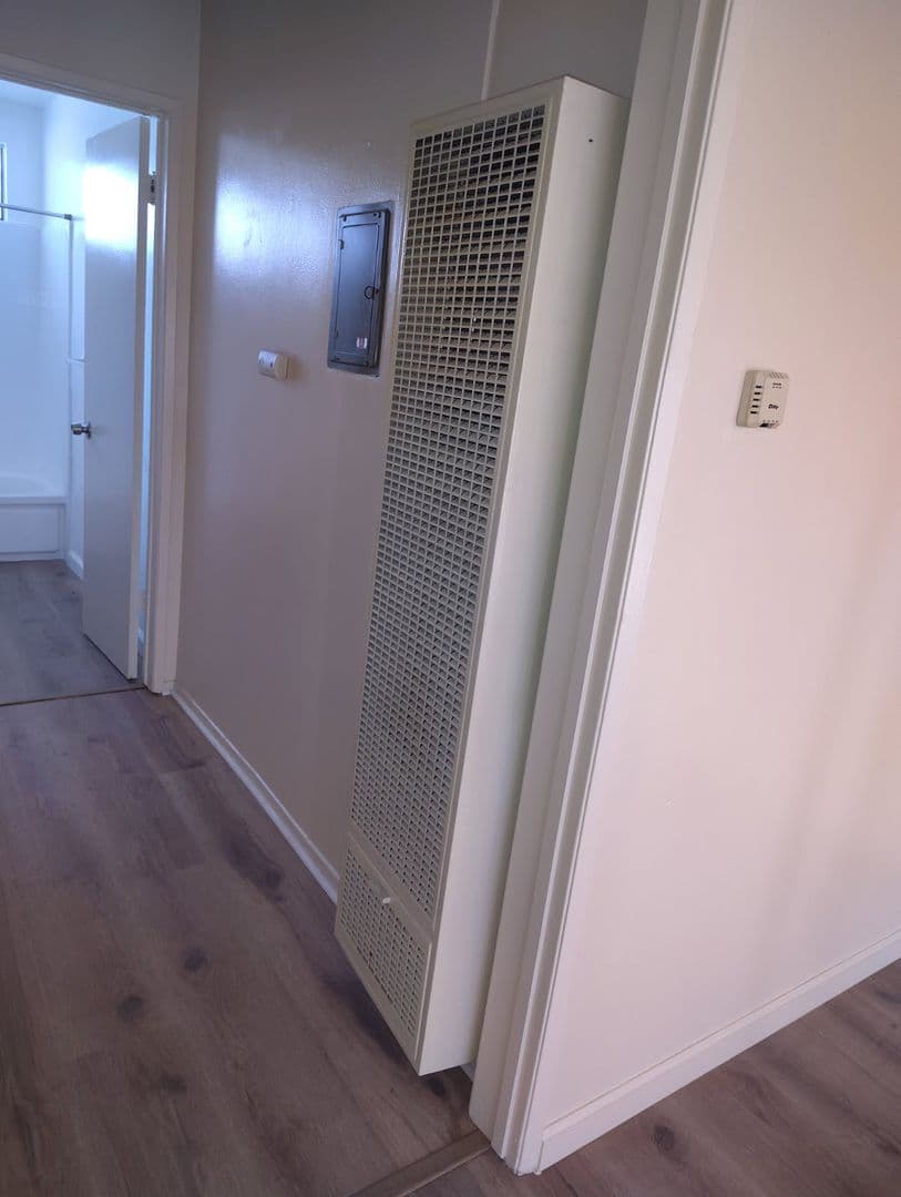 Los Angeles Apartment: 2750 South Sycamore Ave.