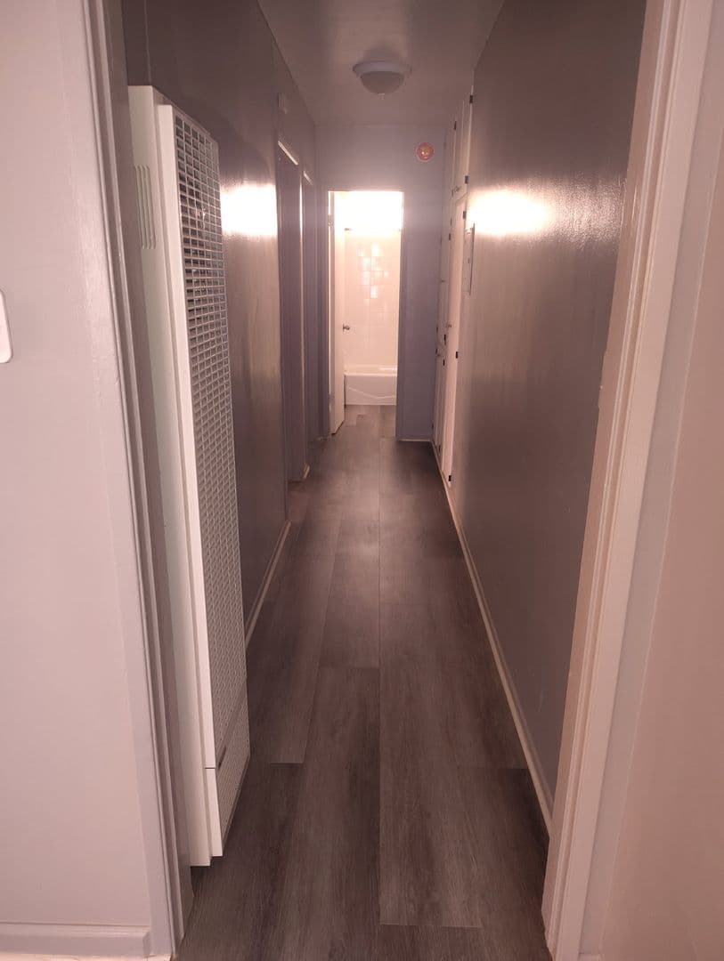 Los Angeles Apartment: 2750 South Sycamore Ave.