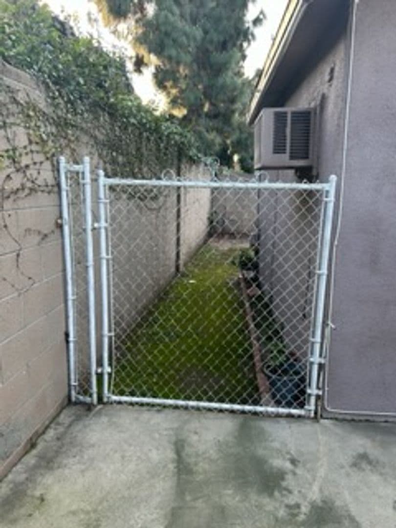 Rosemead House: 9716 Olney St