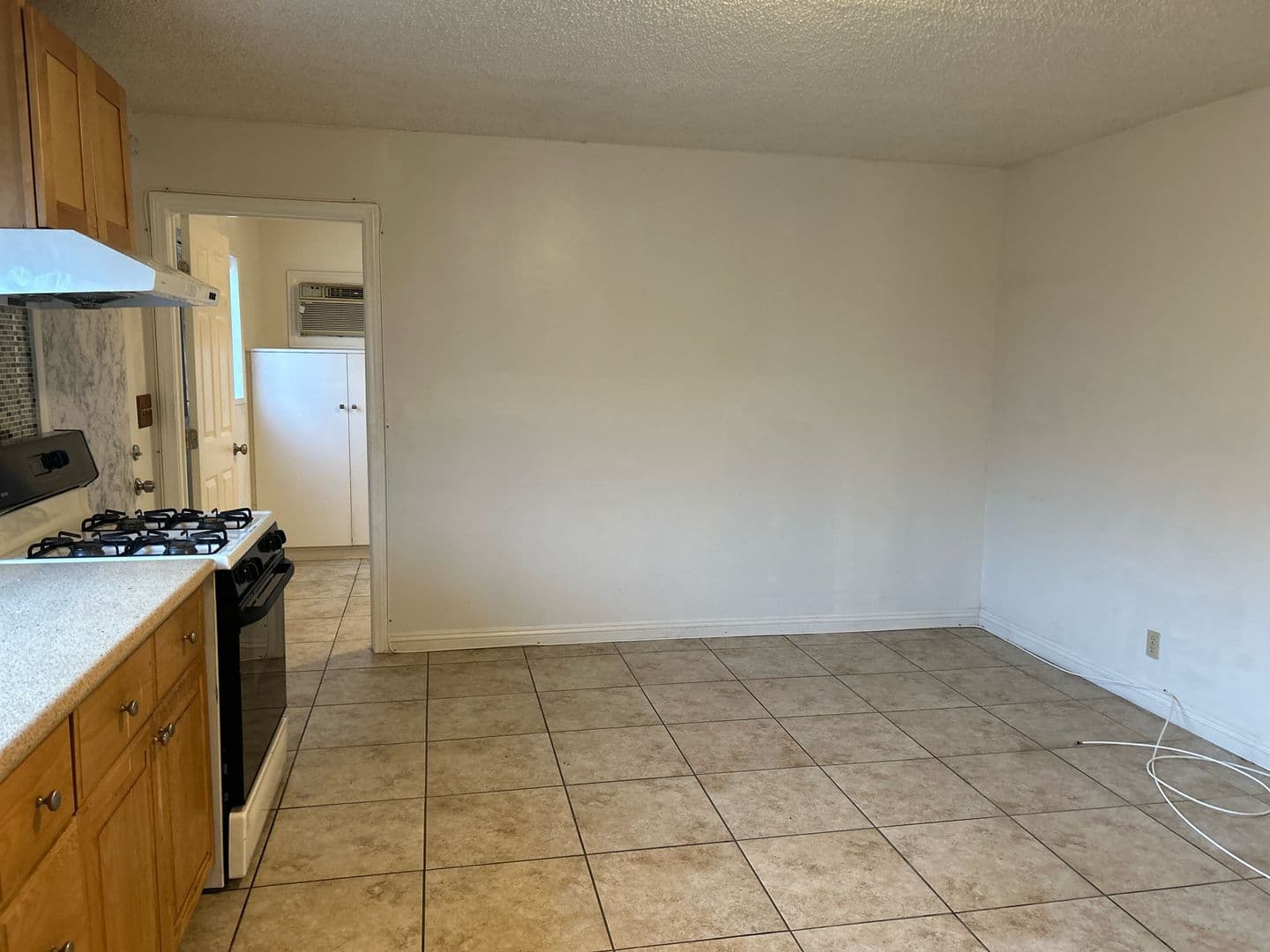 Rosemead House: 9716 Olney St