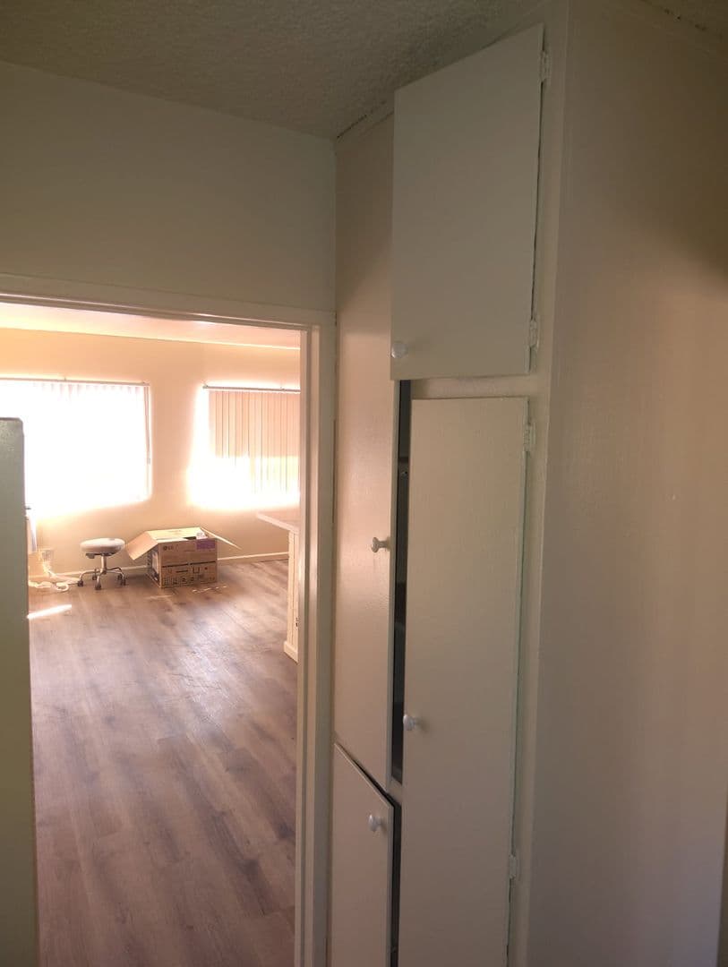 Los Angeles Apartment: 2750 South Sycamore Ave.