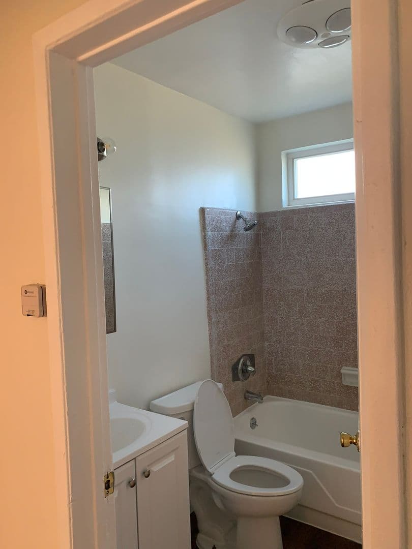San Pedro Apartment: 263 W. 15th Street,
