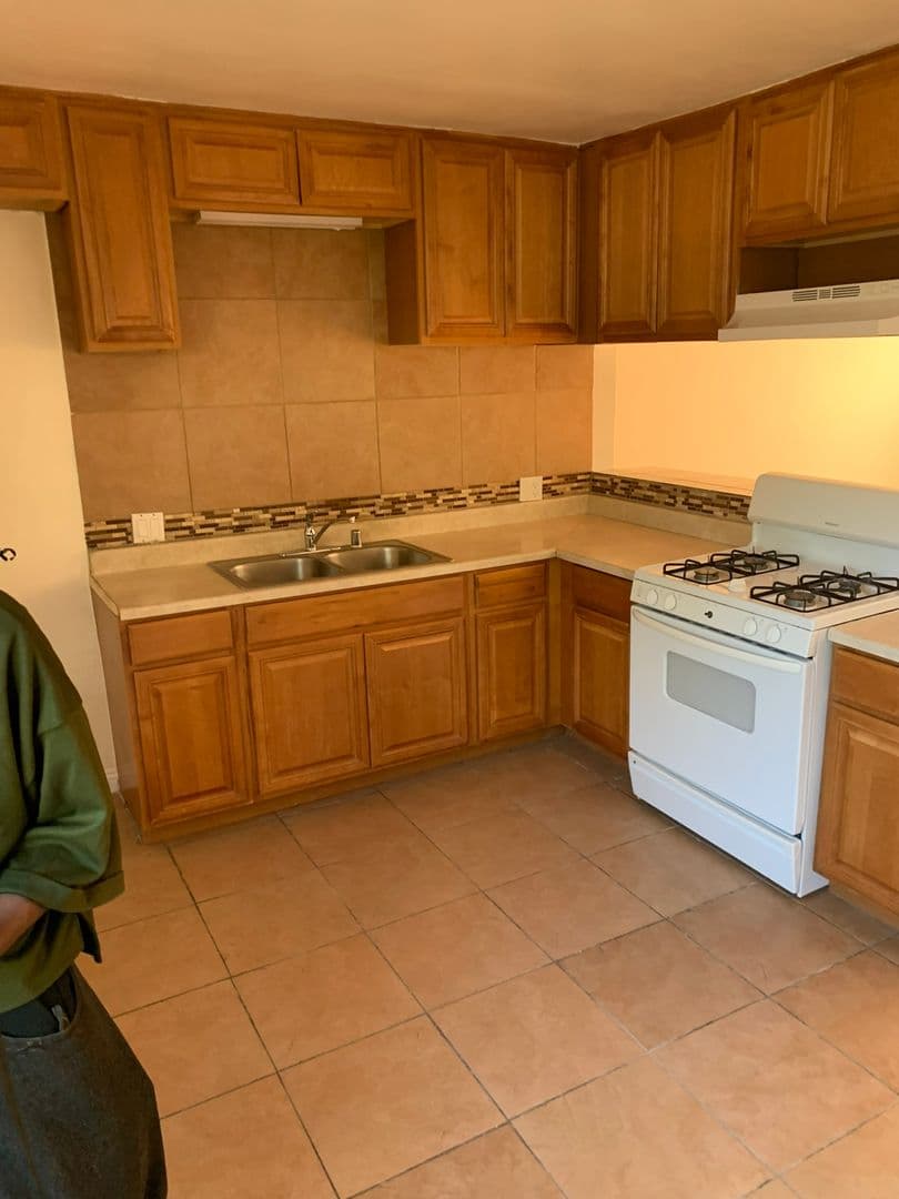 San Pedro Apartment: 263 W. 15th Street,