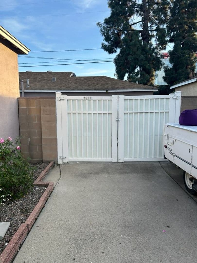 Rosemead House: 9716 Olney St