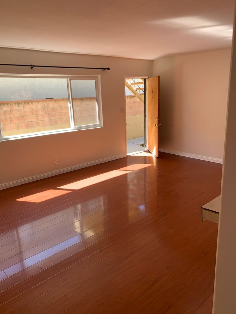 San Pedro Apartment: 263 W. 15th Street,