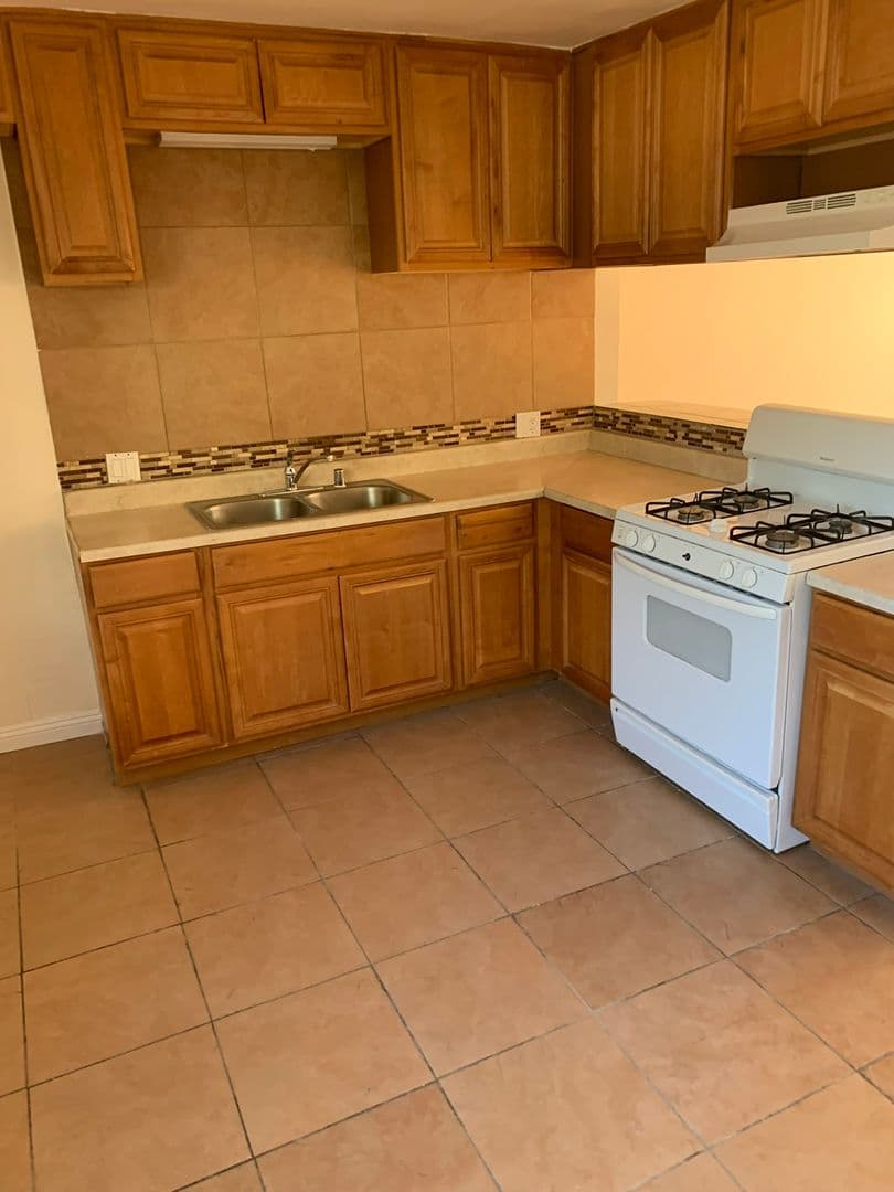 San Pedro Apartment: 263 W. 15th Street,