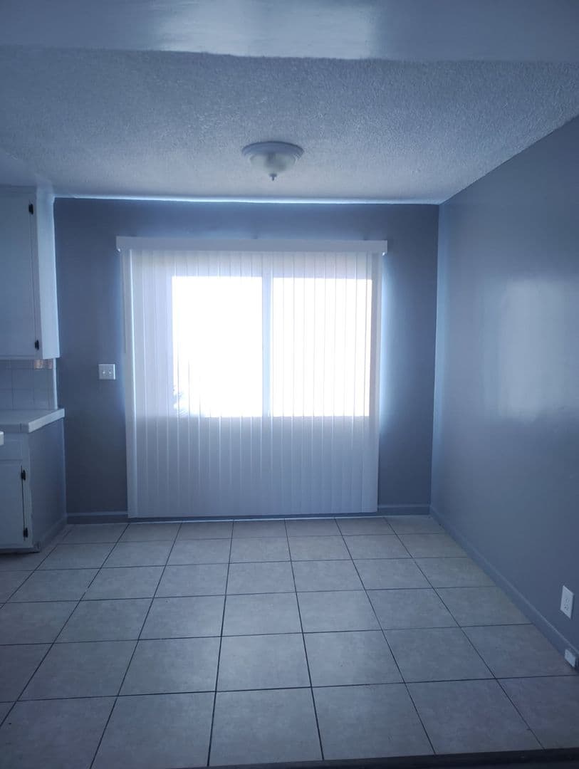 Los Angeles Apartment: 2750 South Sycamore Ave.