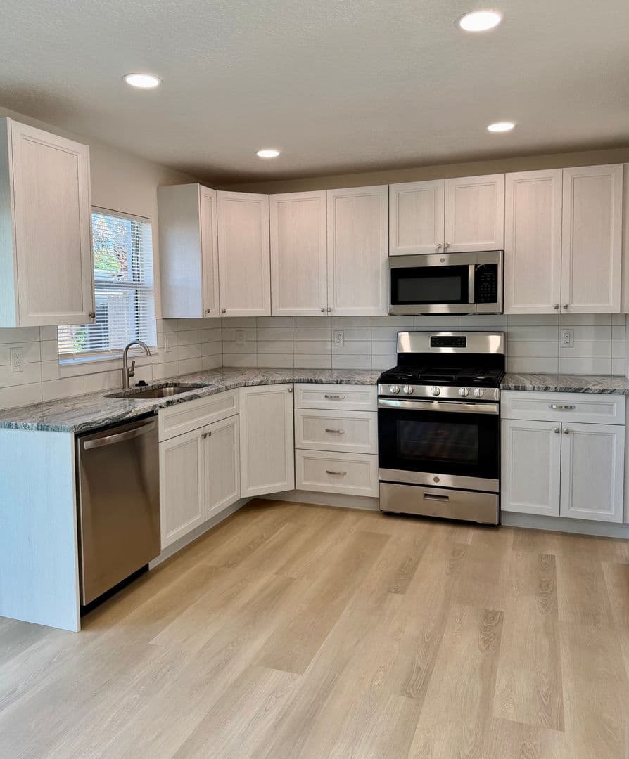 Melbourne House: 557 Chantilly Dr